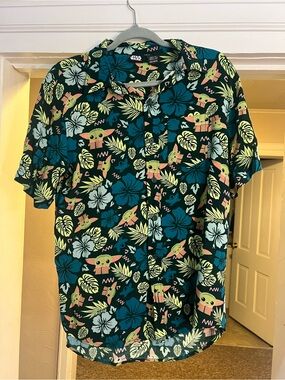 Star Wars Men's the Mandalorian Grogu Baby Yoda Hawaiian Button-Up Shirt Size M
